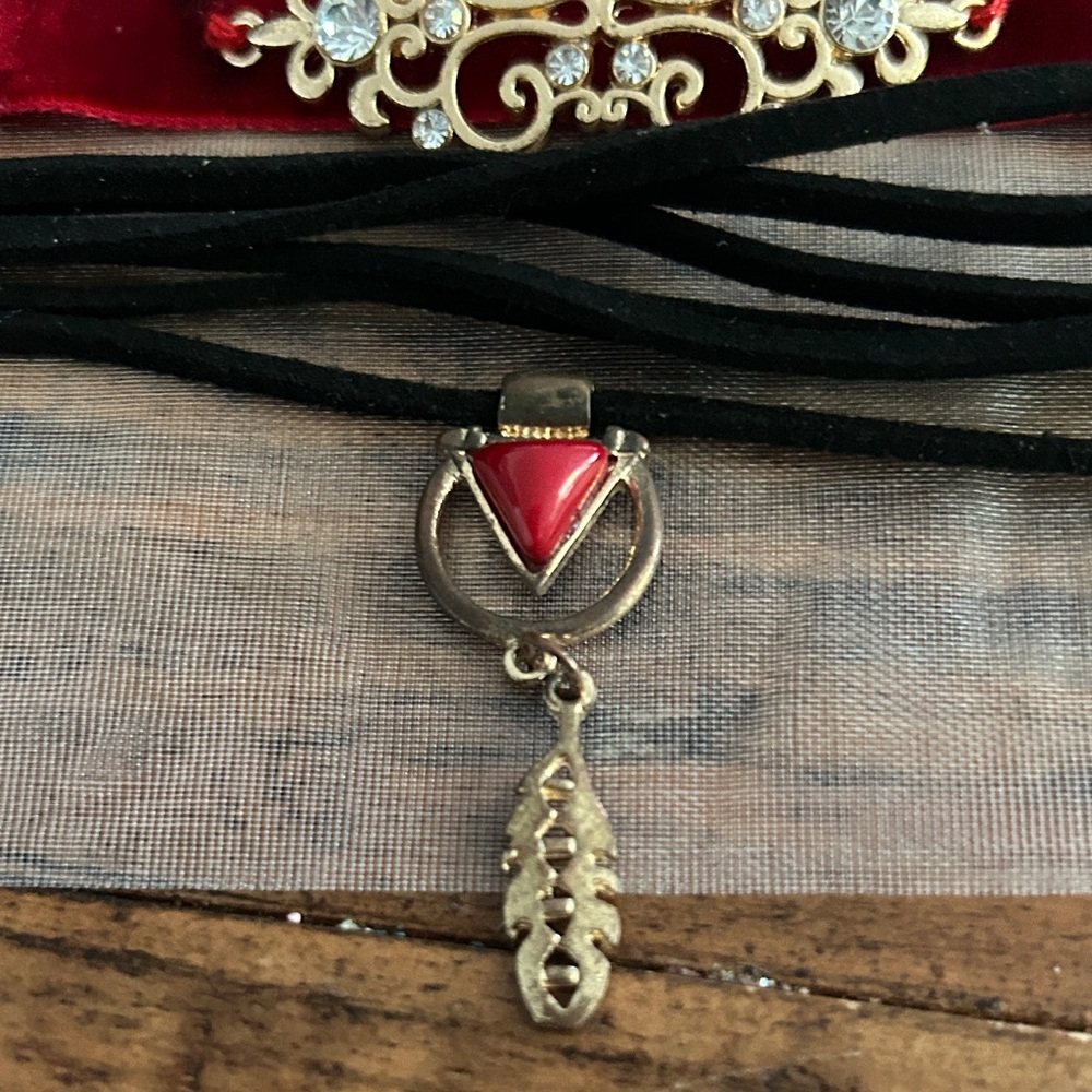 Vintage‎ 70’s Red Velvet Choker Necklace with Rose Pendant - Picture 4 of 6